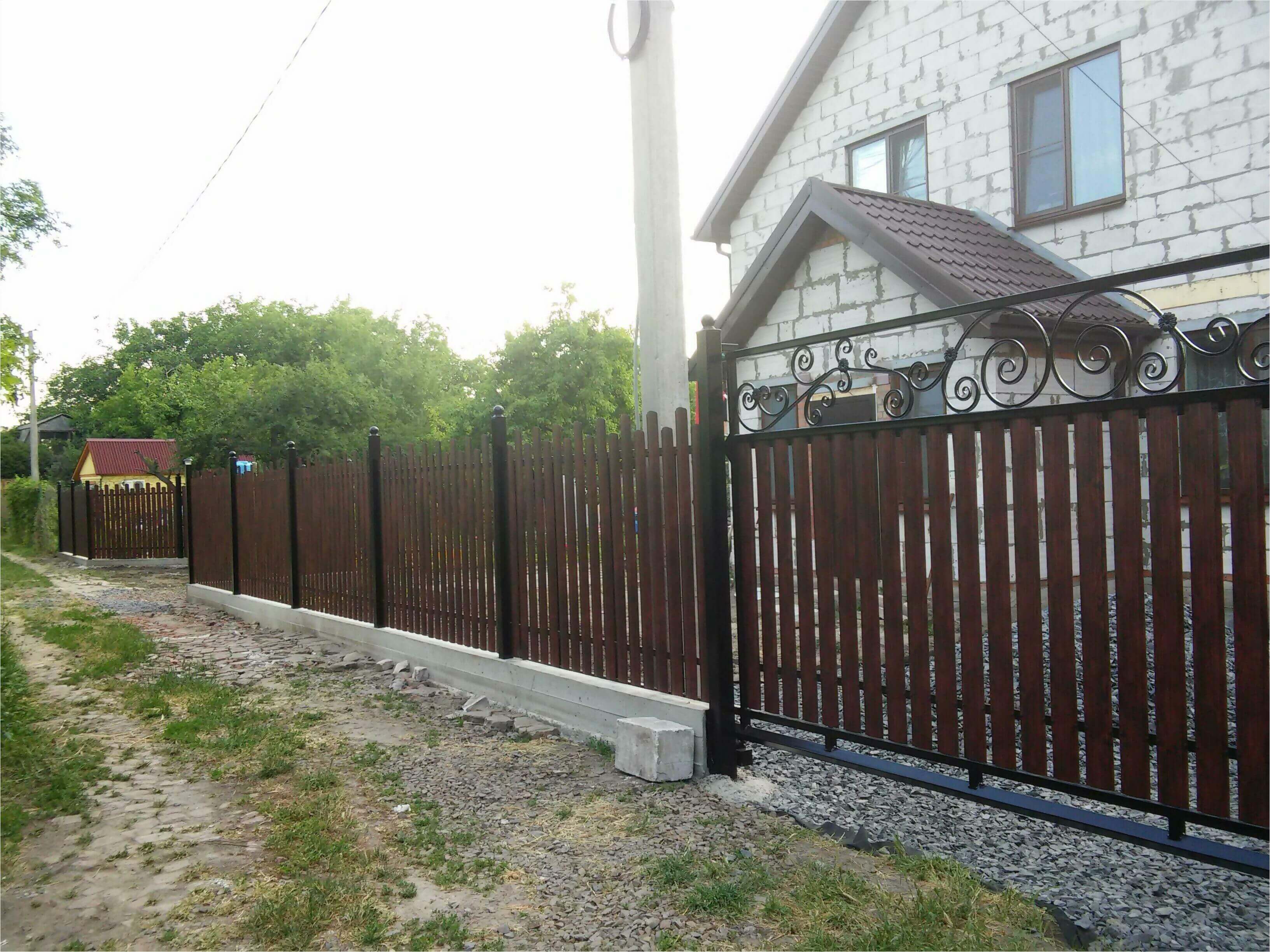 Забор из штакетника 90м фото1 в Шымкенте