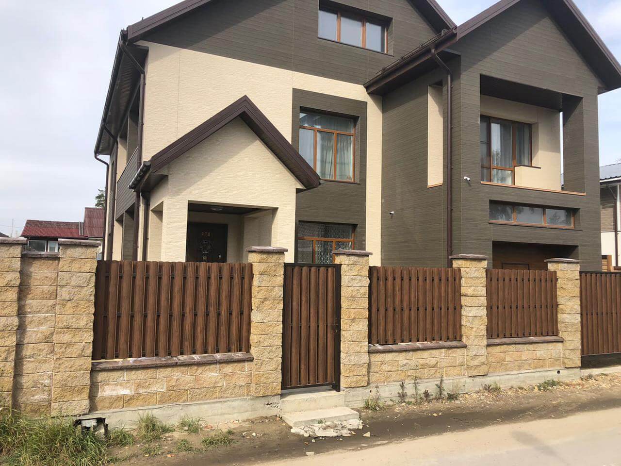 забор из штакетника каштан двухсторонний фото1 в Шымкенте