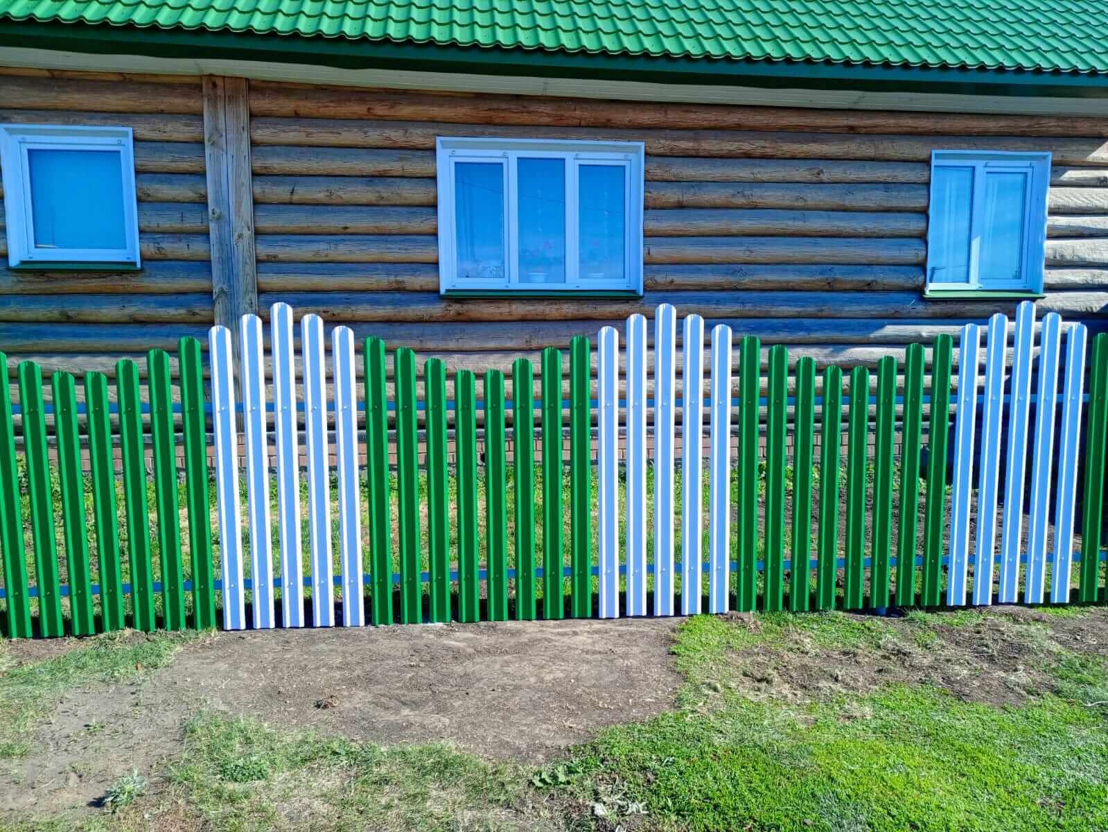 Забор из штакетника 18м в двух цветах RAL9003 Белый + RAL6029 Зеленая Мята в Шымкенте