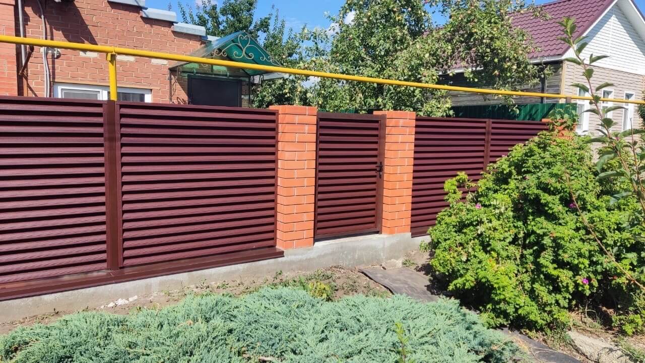 Забор-жалюзи из ламелей Еврожалюзи 20м RAL8017 Шоколад в Шымкенте