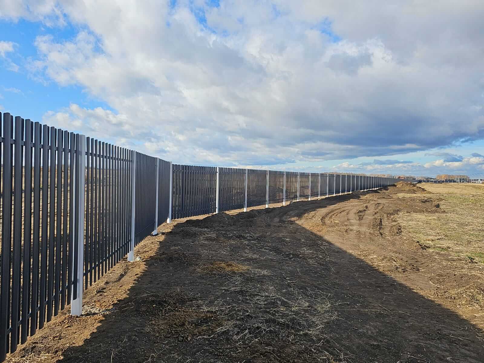 Забор из евроштакетника 234м RAL7024/7024 Серый Графит двусторонний фото 3 в Шымкенте