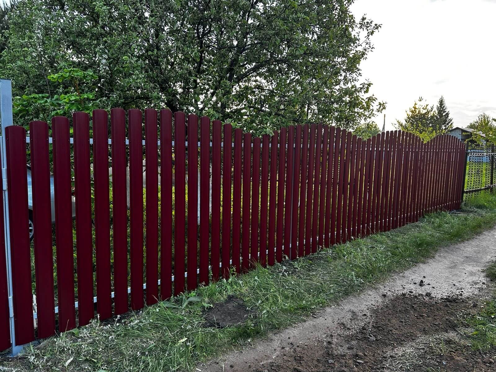 Забор из евроштакетника 28м RAL3005 Красное Вино фото 3 в Шымкенте