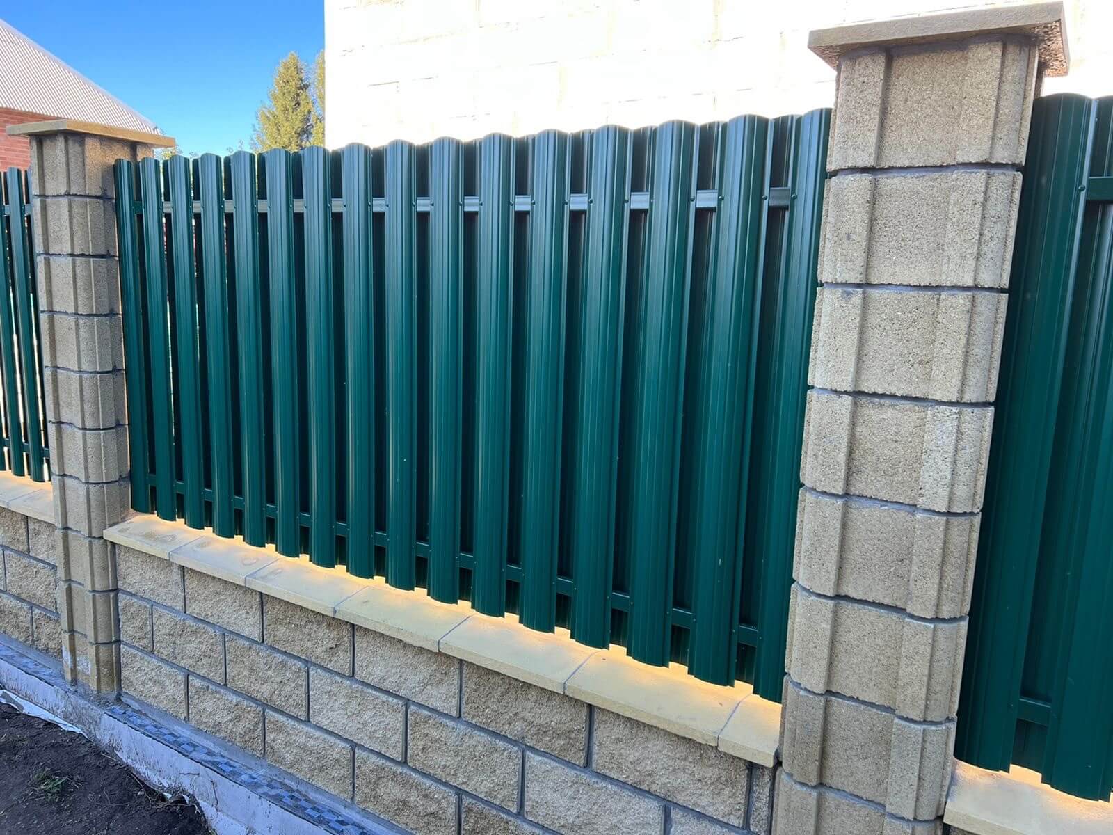 Забор из евроштакетника 22м RAL6005/6005 Зеленый Мох двусторонний фото 6 в Шымкенте