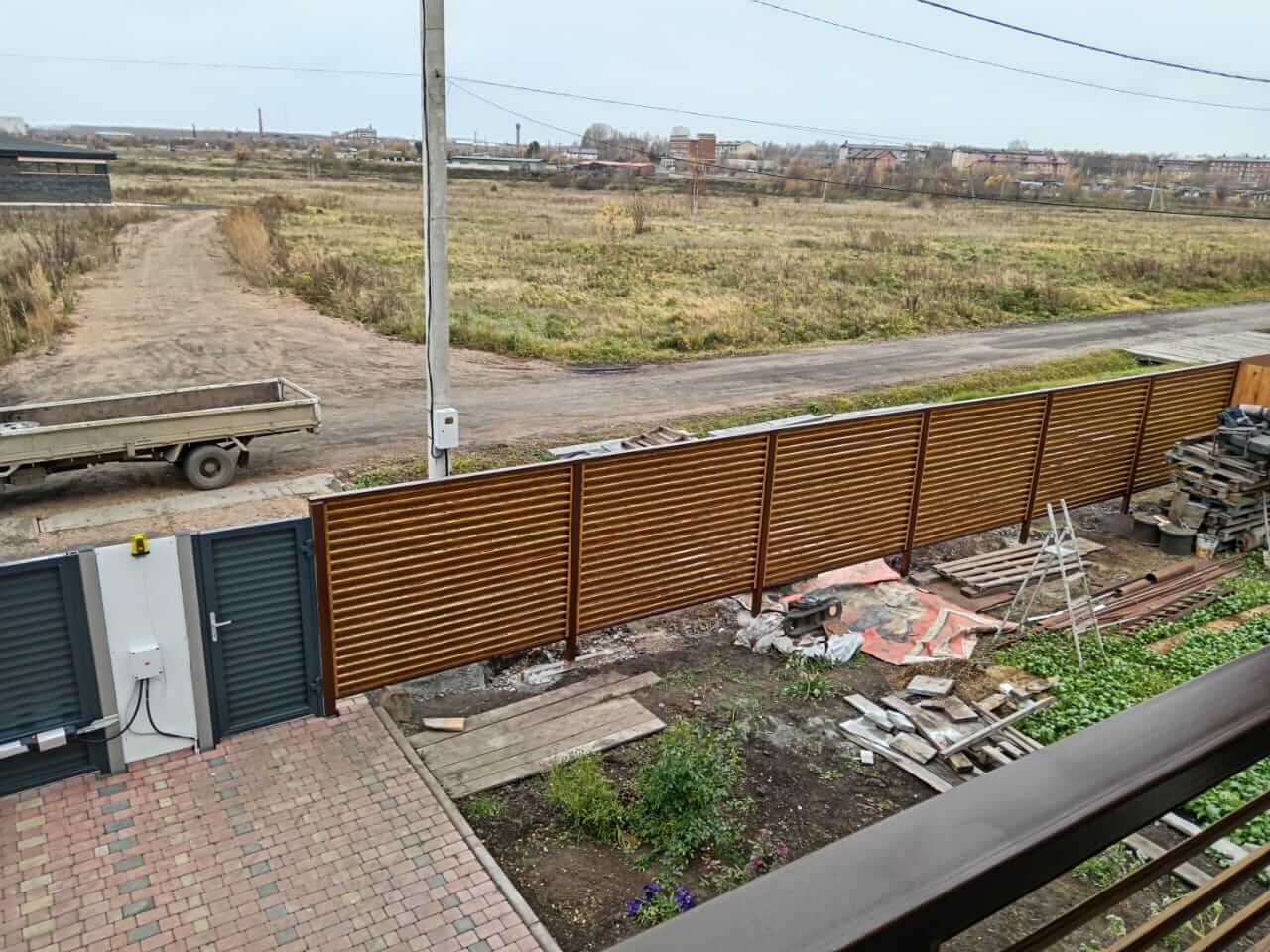 Забор-жалюзи 12м + балконное ограждение из ламелей Еврожалюзи Орех Миланский 3D Принтек фото 2 в Шымкенте