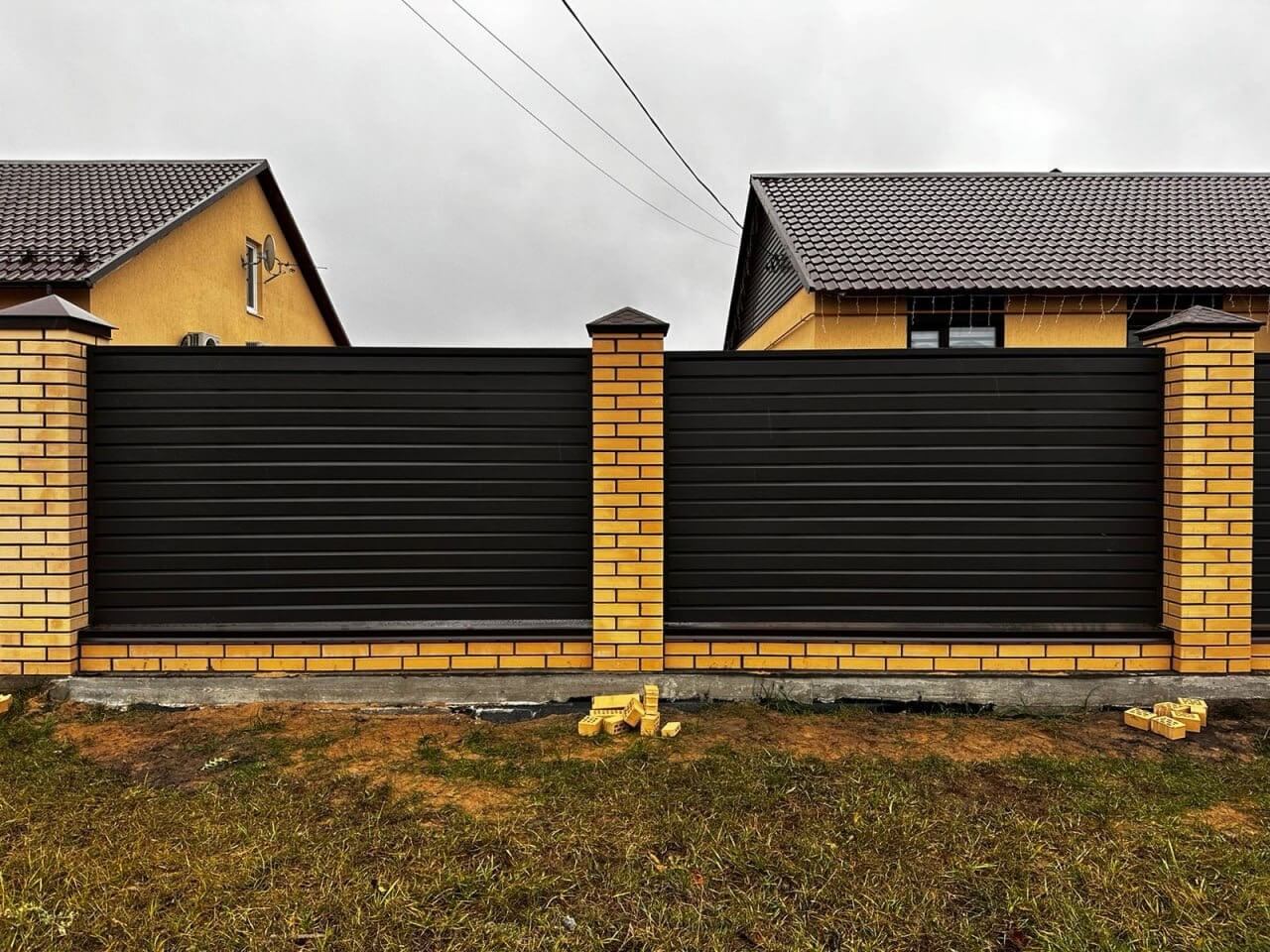 Забор из ламелей Хай-Тек 32м RAL8019/8019 Темный Шоколад двусторонний МАТТЕ фото 1 в Шымкенте