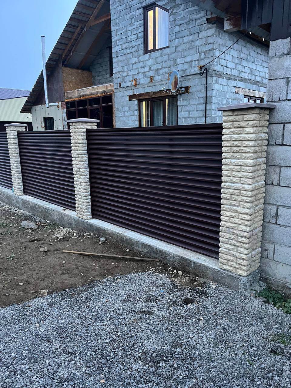 Забор-жалюзи из ламелей ЭКО-Z 18м RAL8017/8017 Шоколад двусторонний фото 2 в Шымкенте