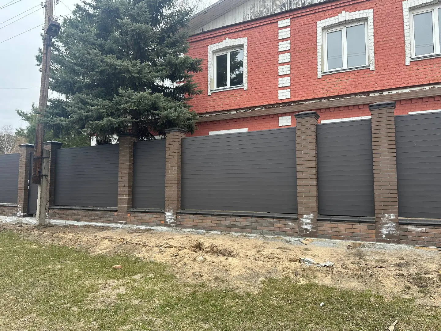 Забор-ранчо из металлического планкена 28м RAL8019 Темный Шоколад МАТТЕ в Шымкенте